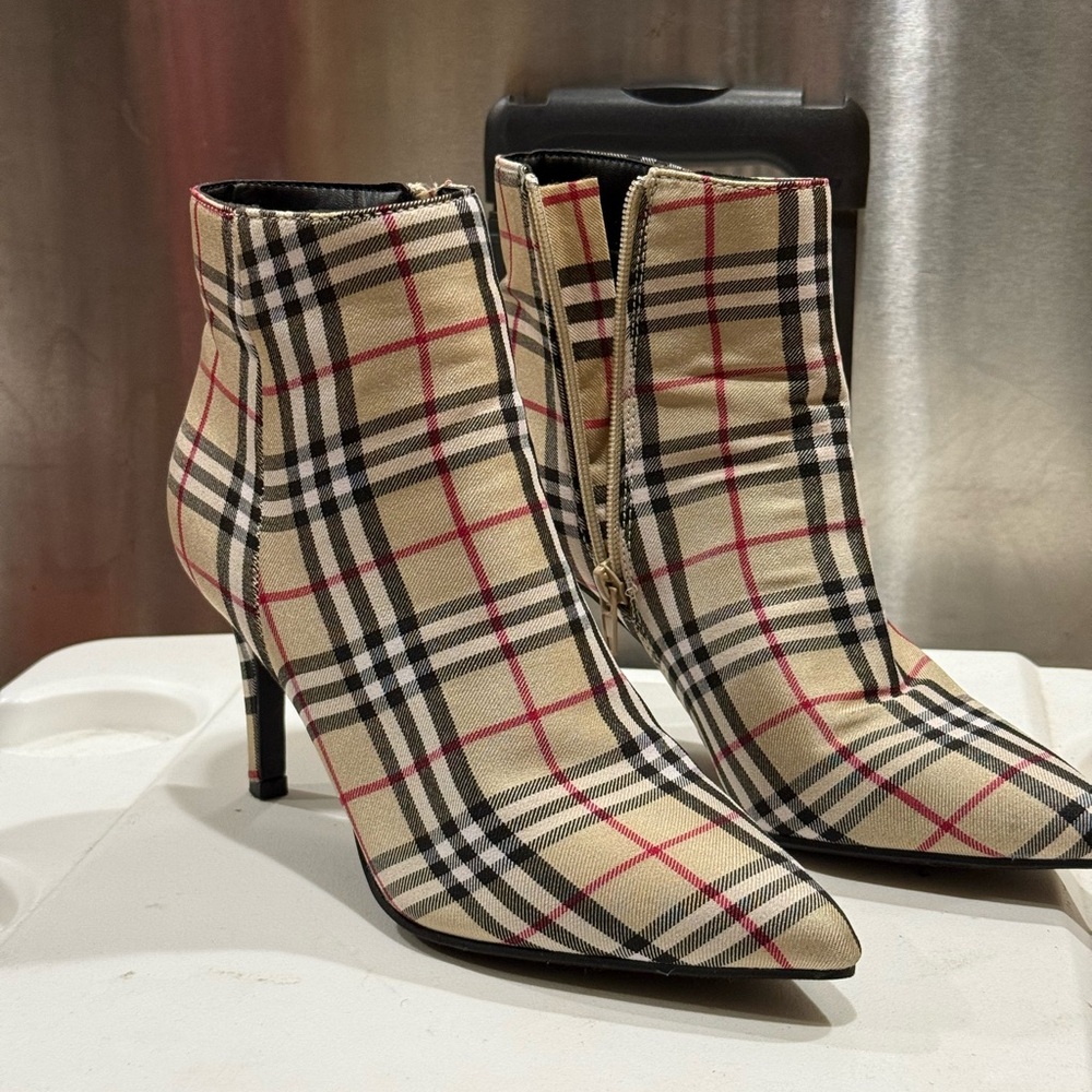 Rouge Plaid Ankle Boots - Beige and Red